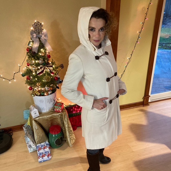 Beautiful white long coat - Picture 2 of 5